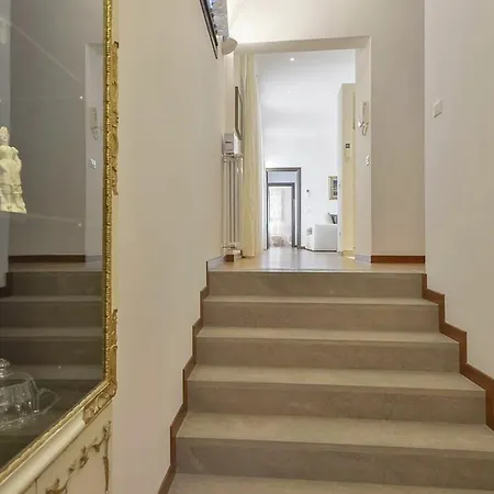 Apartment Palazzo Anselmi By Halldis