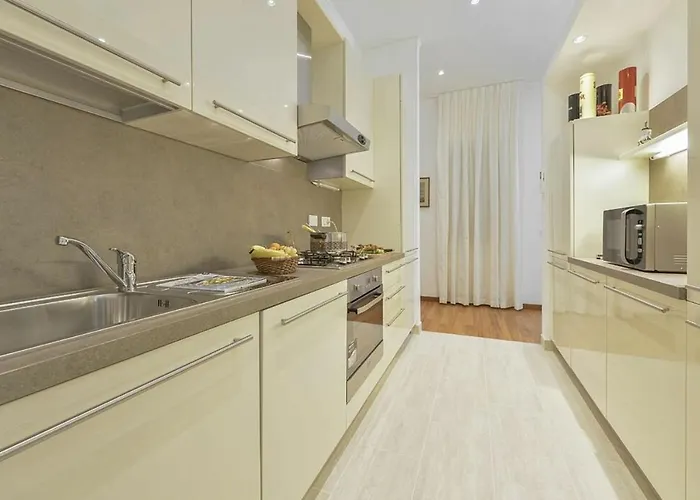 Daire Palazzo Anselmi By Halldis Floransa